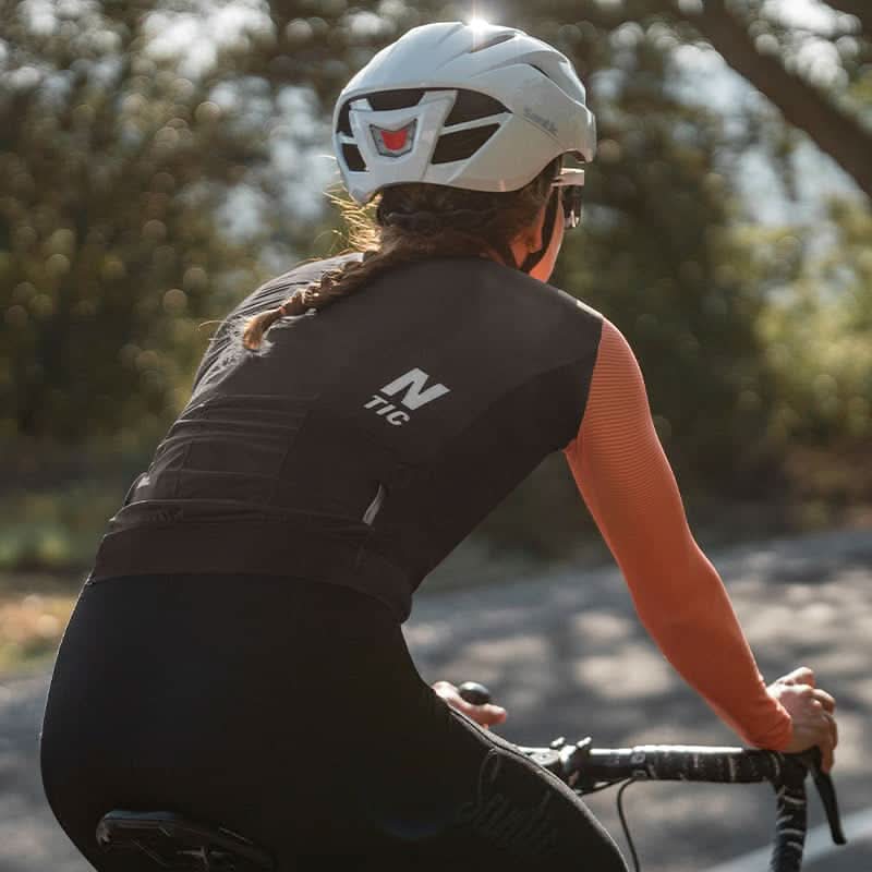 Jersey de Ciclismo Santic Corian Mujer - Transpirabilidad y Ajuste Ergonómico